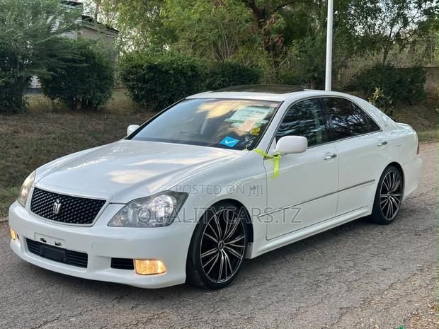 Toyota Crown 2007 White