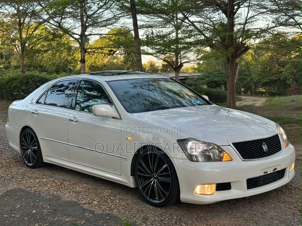 Toyota Crown 2007 White