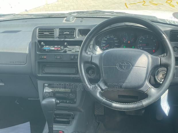 Toyota RAV4 2001 White