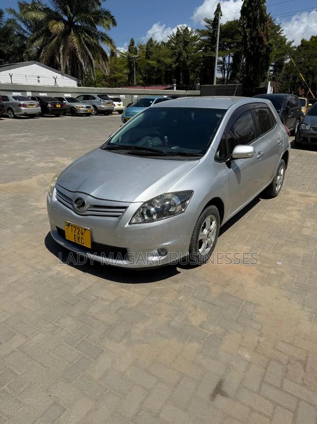Toyota Auris 2010 Silver