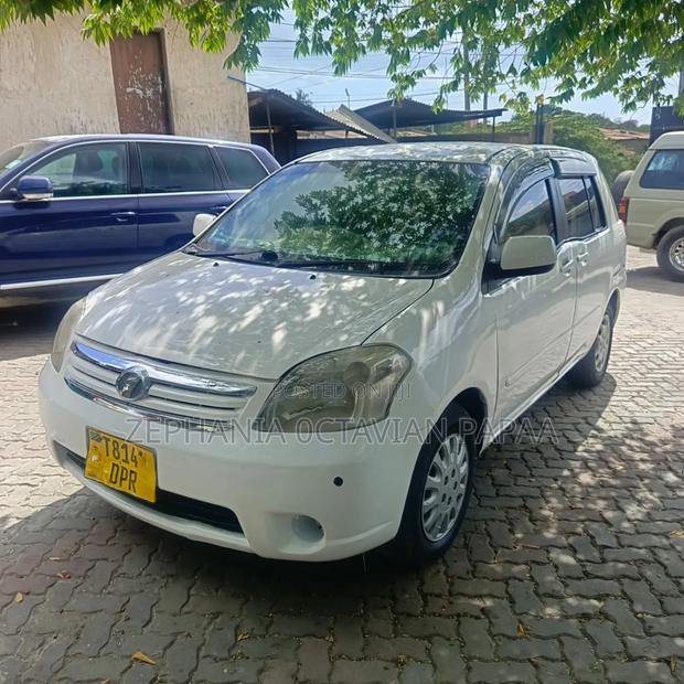Toyota Raum 2003 White