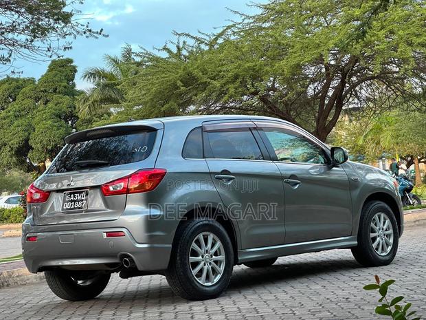 Mitsubishi RVR 2.0 2011 Gray