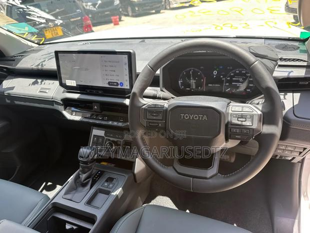 New Toyota Hilux SR (Diesel) 2026 Off white