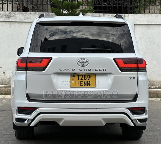 Toyota Land Cruiser 2024 White