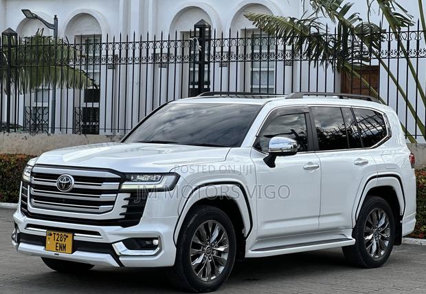Toyota Land Cruiser 2024 White