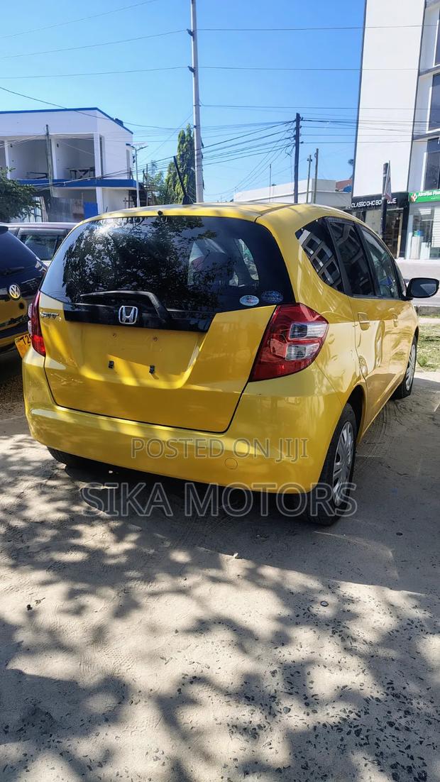 Honda Fit 2010 Yellow