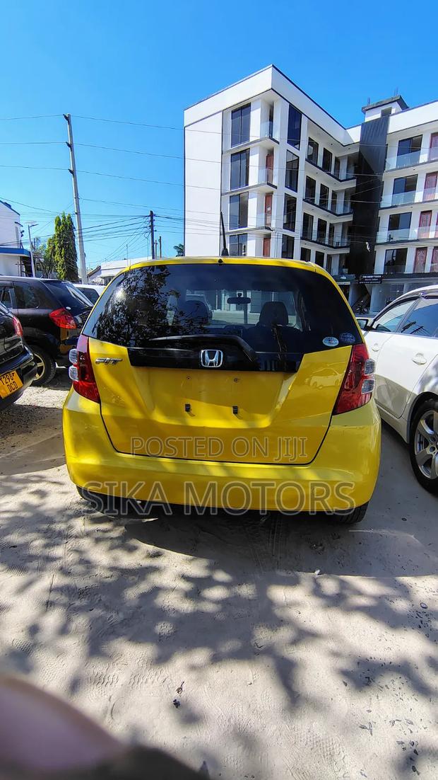 Honda Fit 2010 Yellow