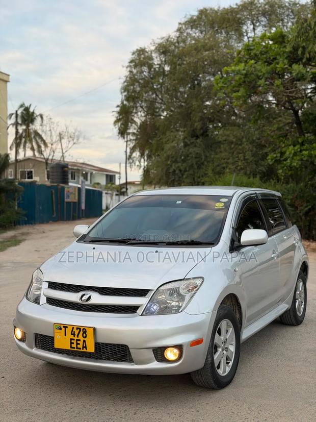 Toyota IST 2006 Silver