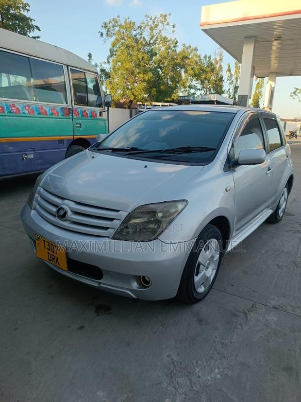 Toyota IST 2005 Silver