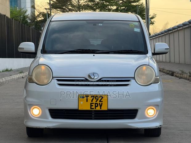 Toyota Sienta 2008 White