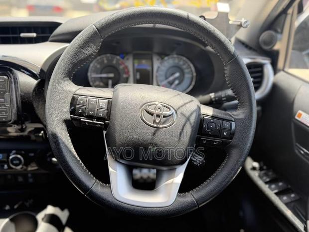 Toyota Hilux 2021 Black
