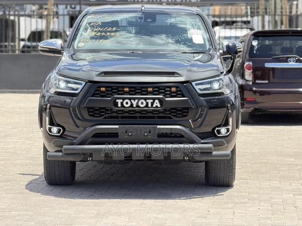 Toyota Hilux 2021 Black