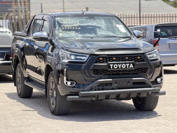 Toyota Hilux 2021 Black