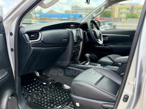 Toyota Fortuner 2024 Silver