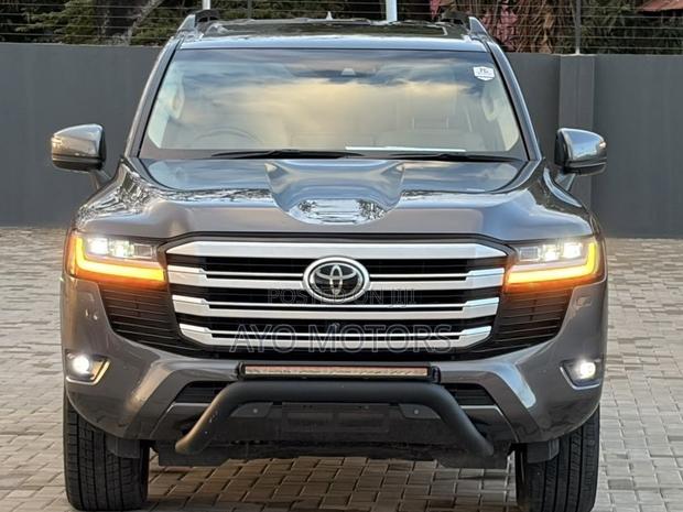 Toyota Land Cruiser LC300 2024 Gray