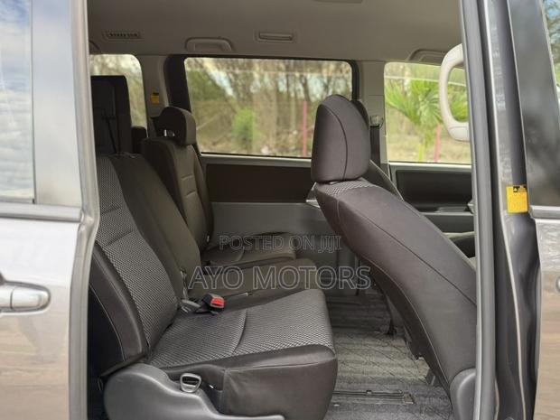 Toyota Noah 2008 Gray