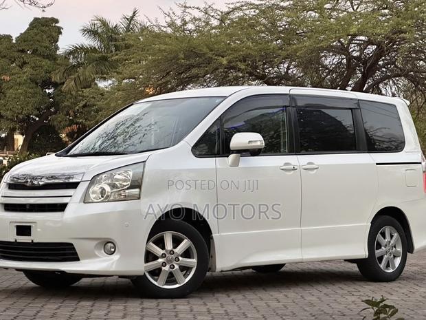 Toyota Noah 2008 White