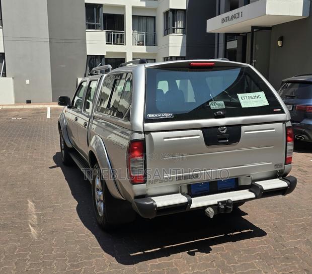 Nissan Hardbody 2019 Silver