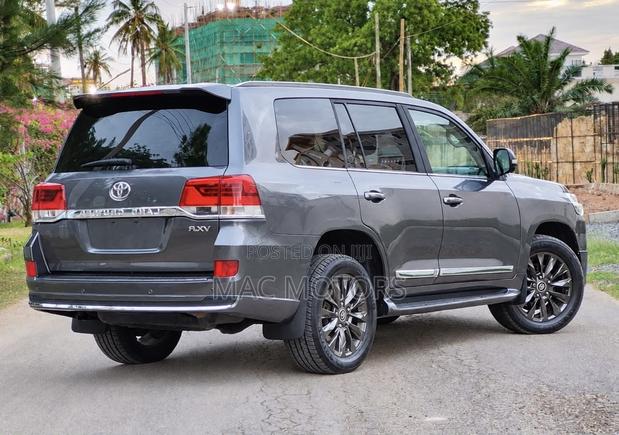 Toyota Land Cruiser 2018 Gray