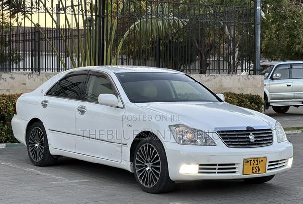 Toyota Crown 2006 Pearl