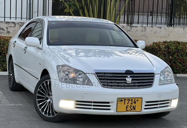 Toyota Crown 2006 Pearl