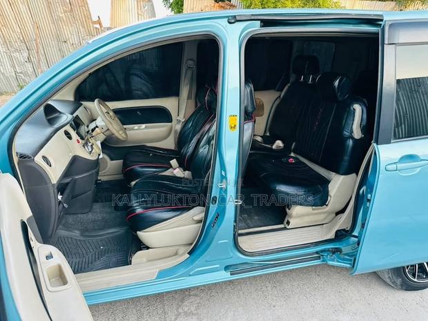 Toyota Sienta 2005 Blue