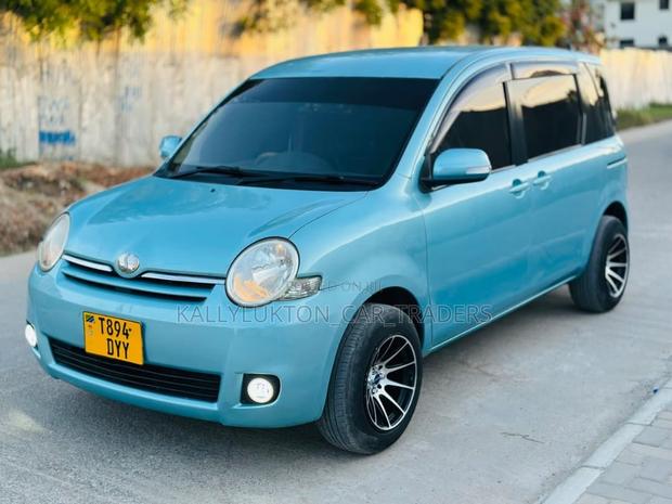 Toyota Sienta 2005 Blue