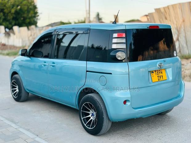 Toyota Sienta 2005 Blue