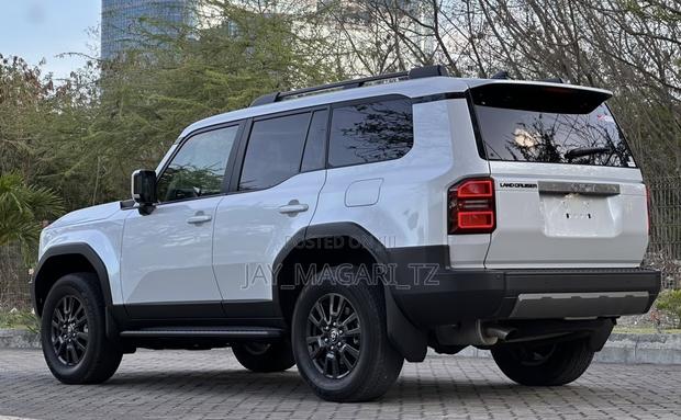 Toyota Land Cruiser Prado 2024 White