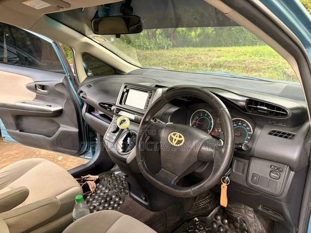 Toyota Wish 2009 Blue