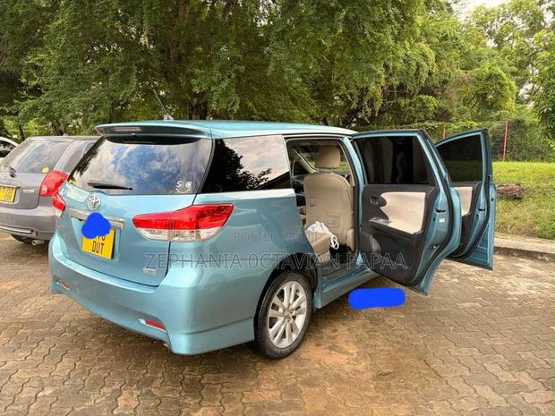 Toyota Wish 2009 Blue