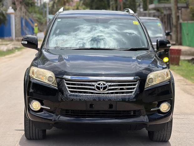 Toyota Vanguard 2012 Black