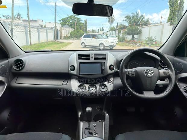 Toyota Vanguard 2012 Black