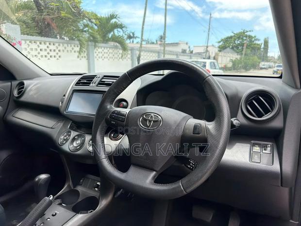 Toyota Vanguard 2012 Black