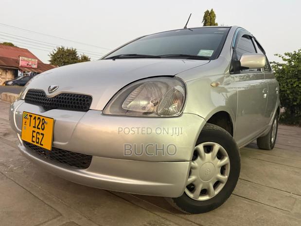 Toyota Vitz 2002 Silver