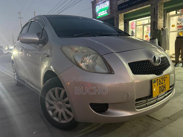 Toyota Vitz 2006 Silver