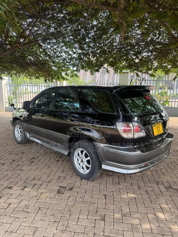 Toyota Harrier 2002 Black