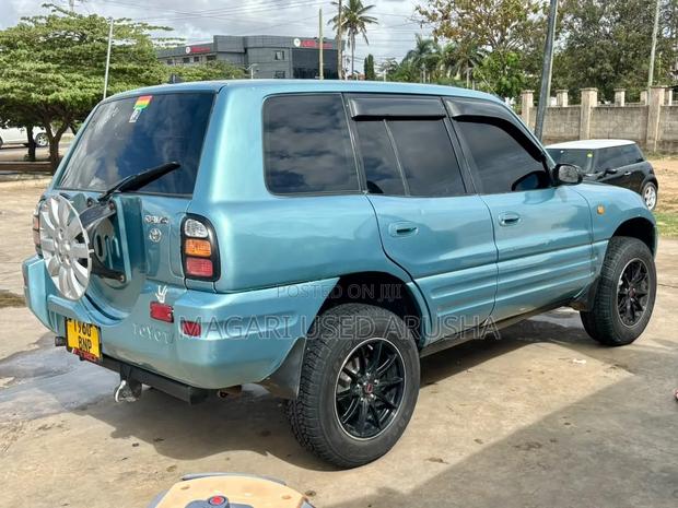 Toyota RAV4 1999 Blue