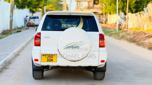 Toyota RAV4 Automatic 2000 White