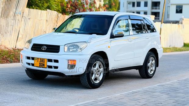 Toyota RAV4 Automatic 2000 White