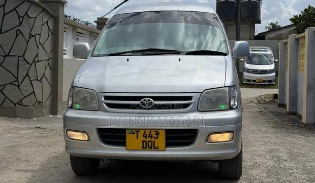 Toyota Noah 2003 Silver