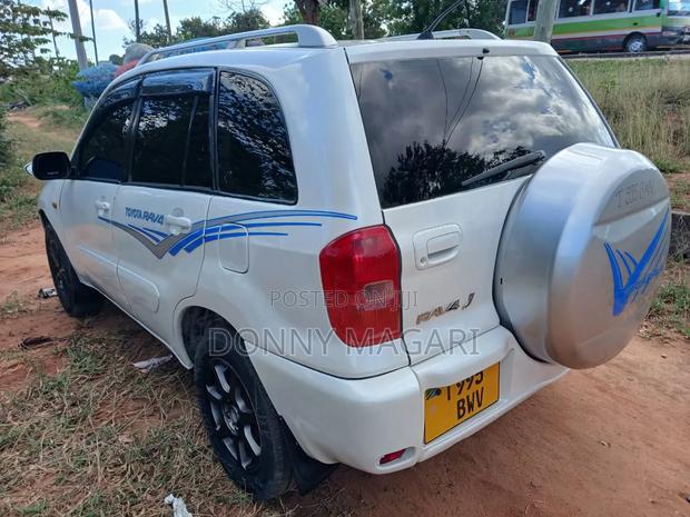 Toyota RAV4 2004 White
