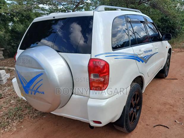 Toyota RAV4 2004 White