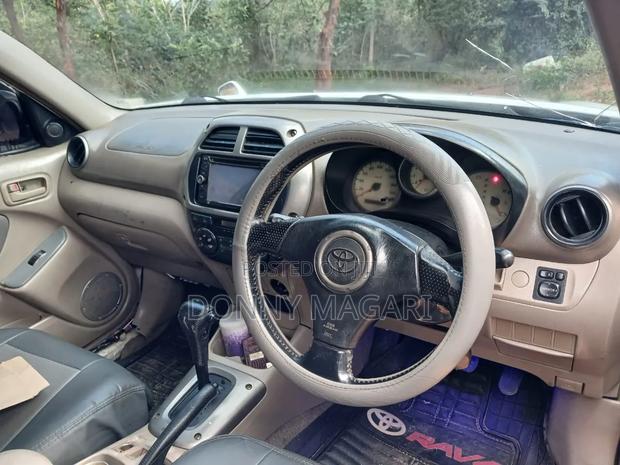 Toyota RAV4 2004 White