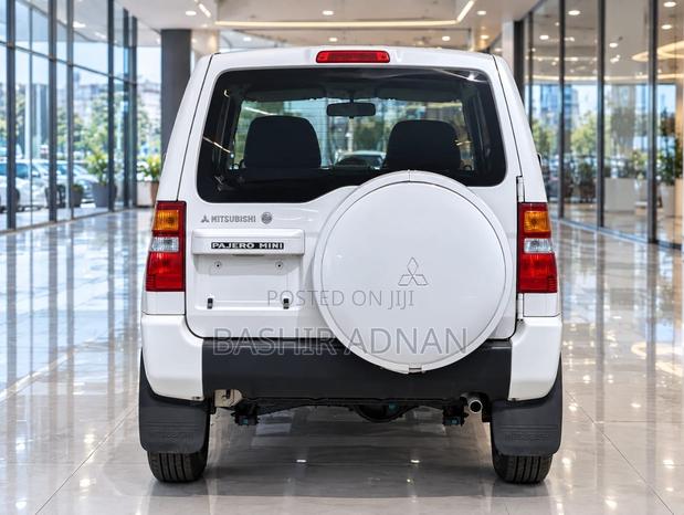 Mitsubishi Pajero 2001 White