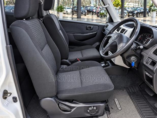 Mitsubishi Pajero 2001 White