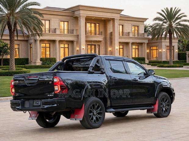 Toyota Hilux 2022 Black