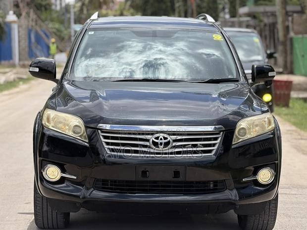 Toyota Vanguard 2012 Black