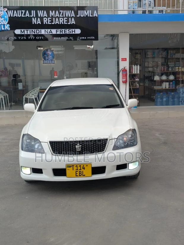 Toyota Crown Royale 2005 White