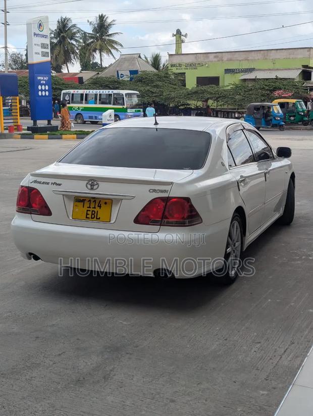 Toyota Crown Royale 2005 White